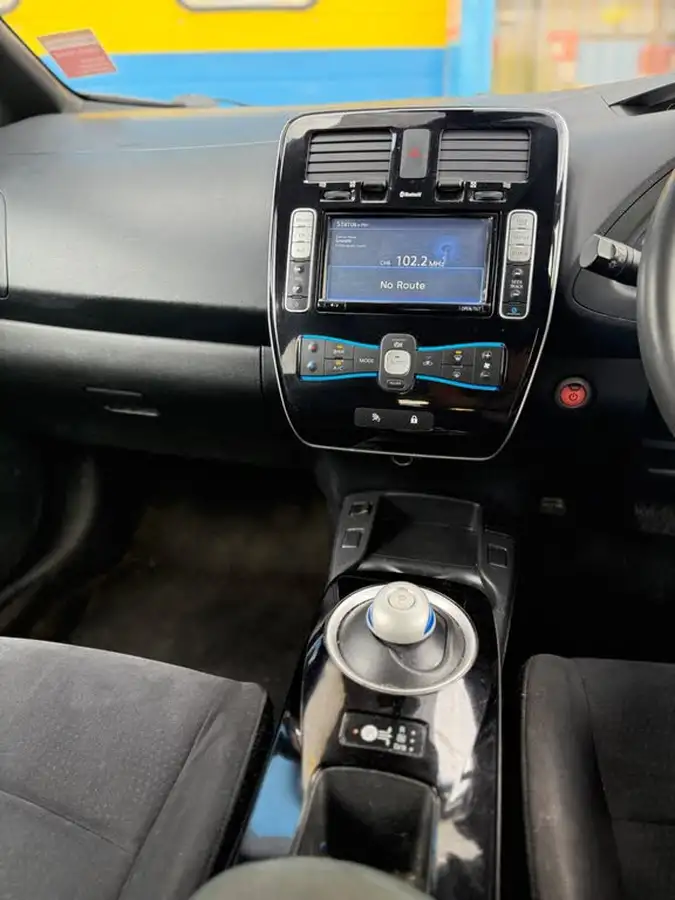 2014-nissan-leaf-e-acenta-big-52