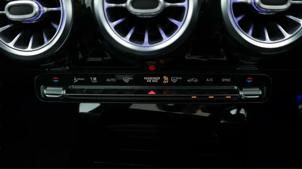 2020-mercedes-benz-cla-13-cla-180-amg-line-premium-plus-coupe-4d-big-12