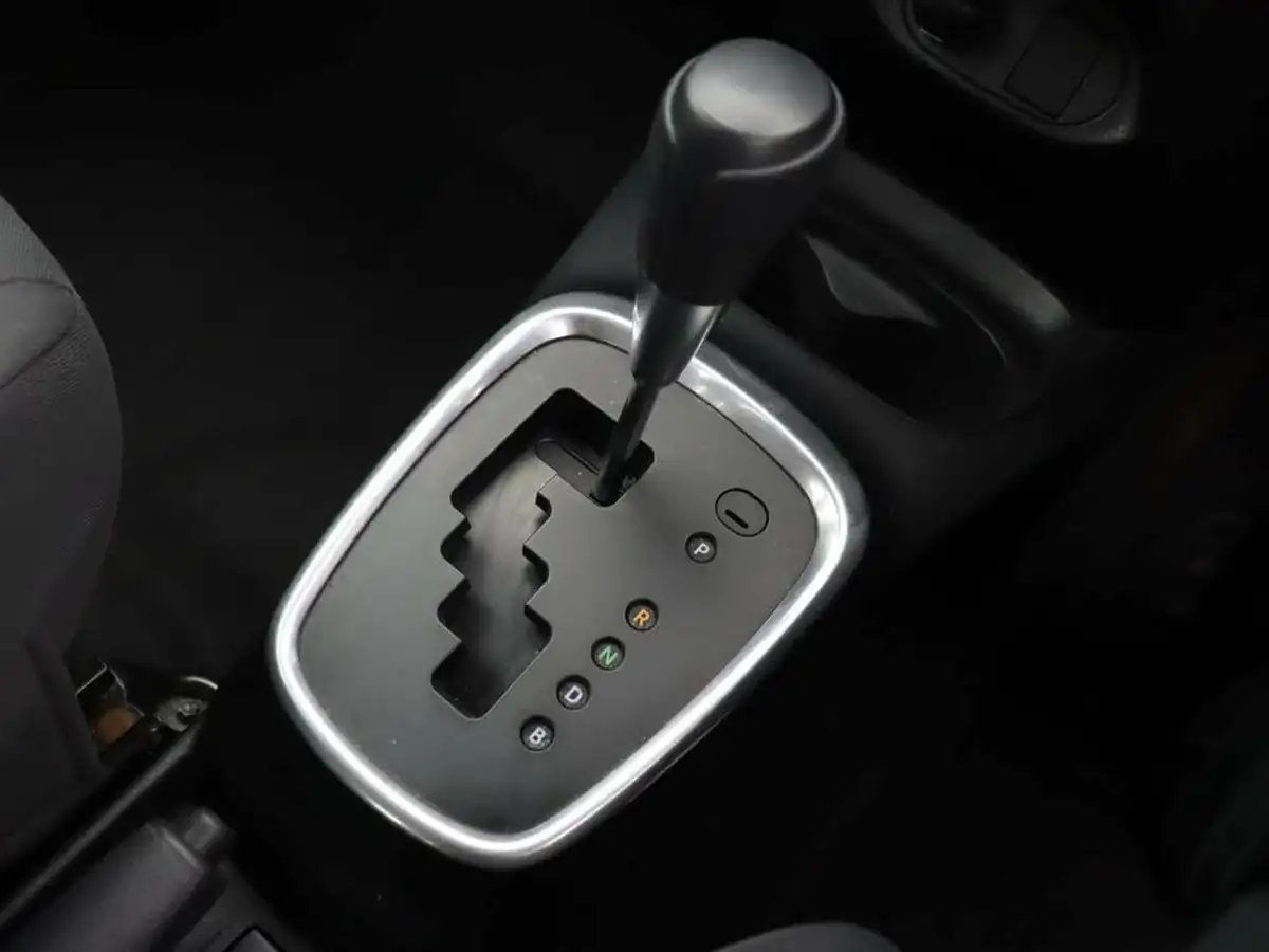 2019-toyota-yaris-15-vvt-i-active-big-27