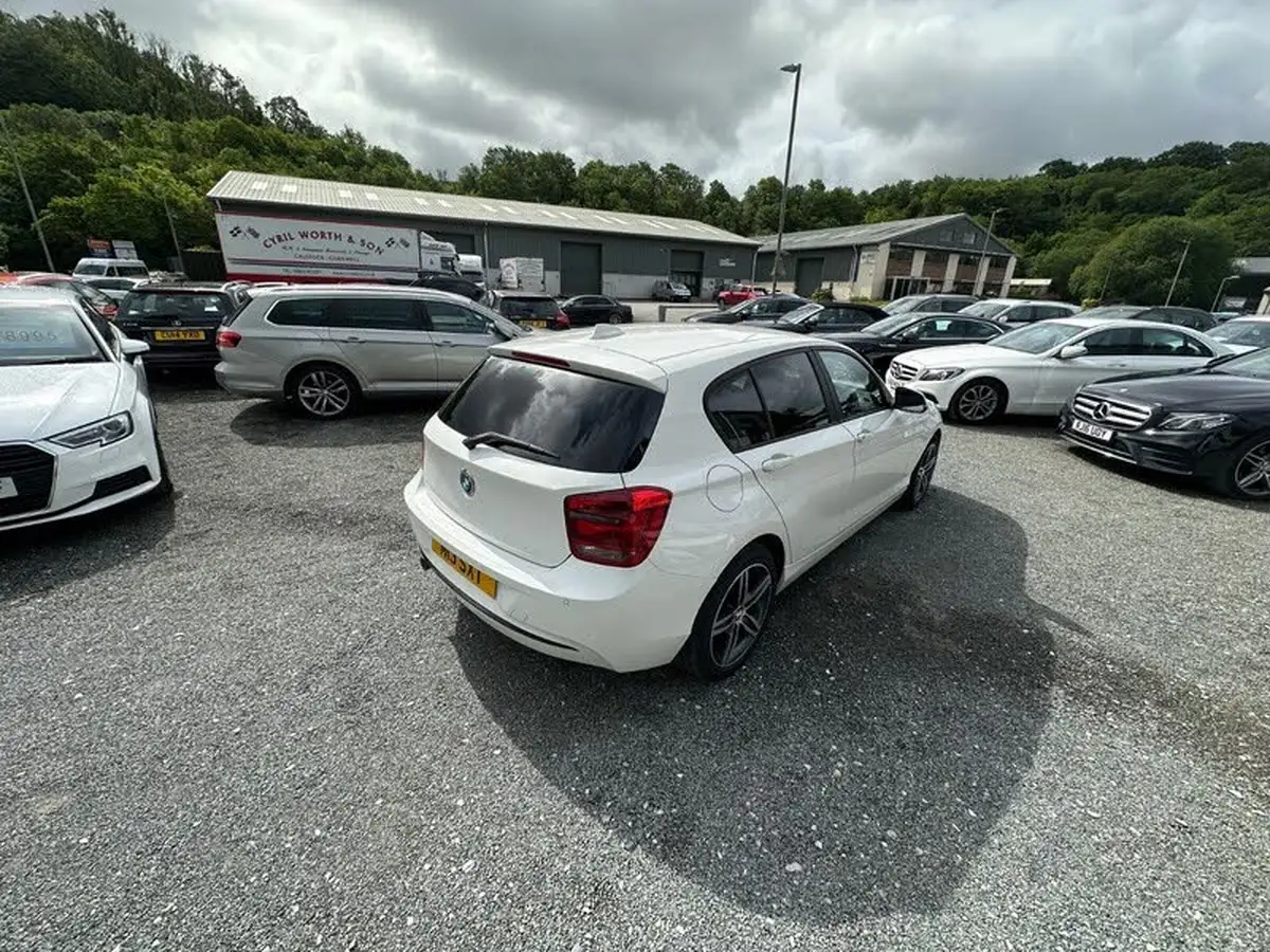 2014-bmw-1-series-20td-116d-sport-116bhp-ss-sports-hatch-5d-big-47