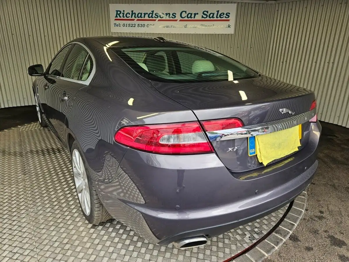 2009-jaguar-xf-27td-premium-luxury-big-3