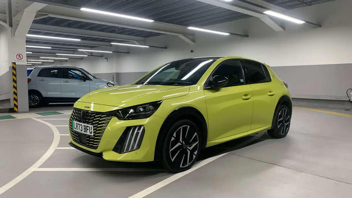 2024-peugeot-208-e-gt-156ps-51kwh-big-6