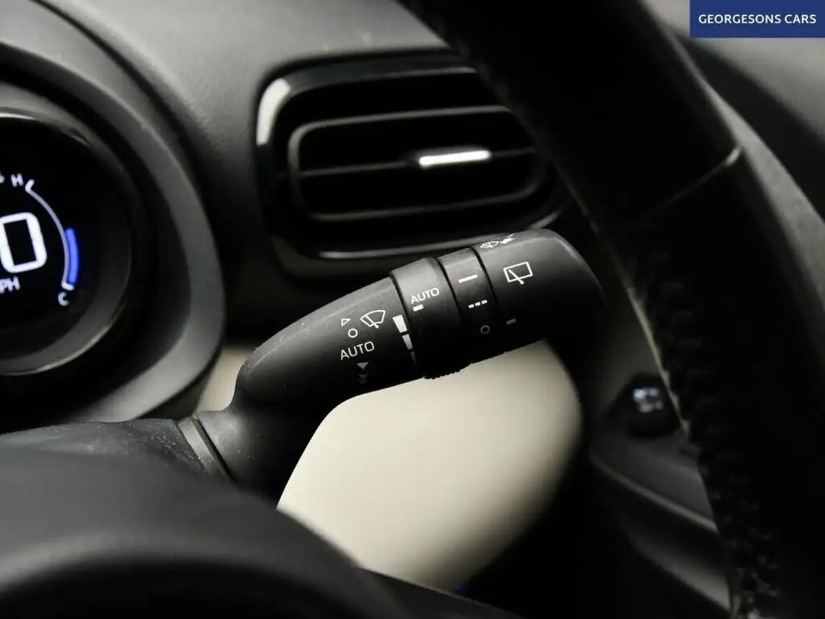 2021-toyota-yaris-15-vvt-i-excel-big-23