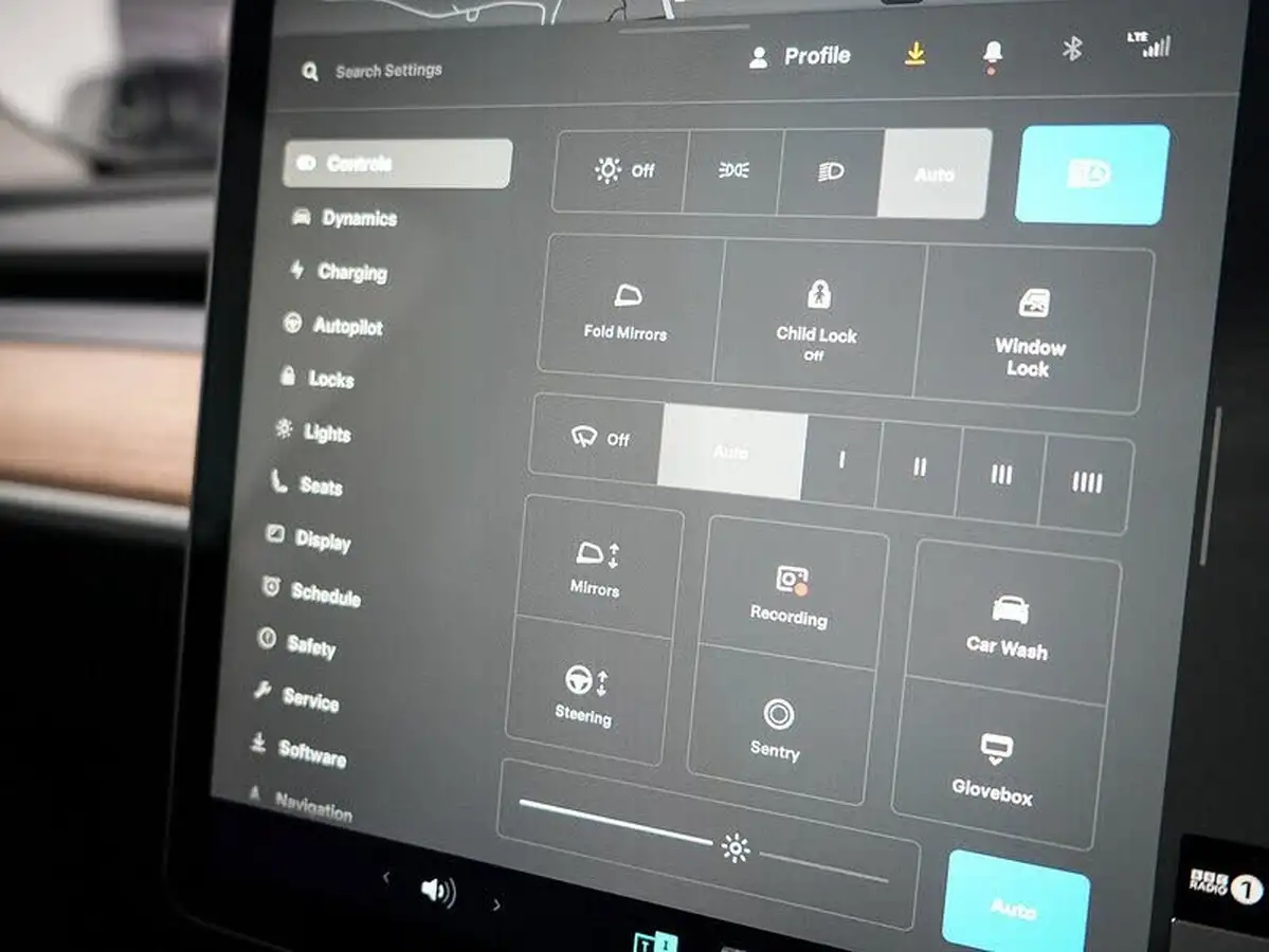 2023-tesla-model-y-e-performance-big-15