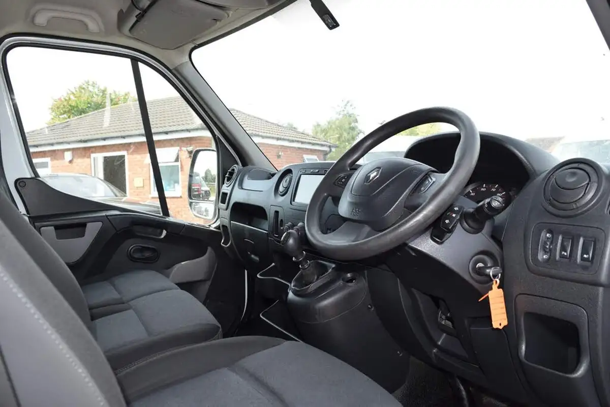 2018-renault-master-23dci-lm35-130-business-medium-roof-panel-van-big-12
