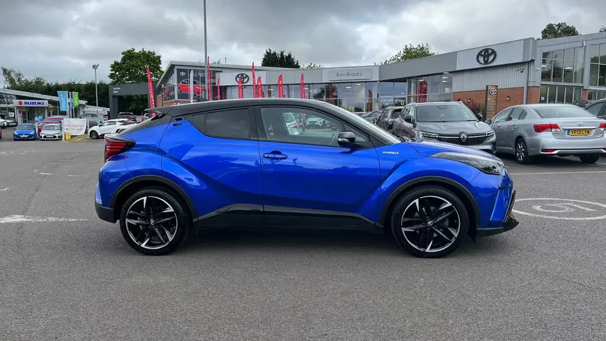 2022-toyota-c-hr-18-vvt-i-gr-sport-big-15