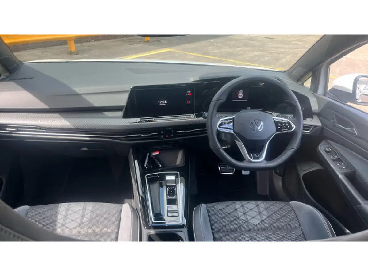2023-volkswagen-golf-15-etsi-r-line-hatchback-big-9