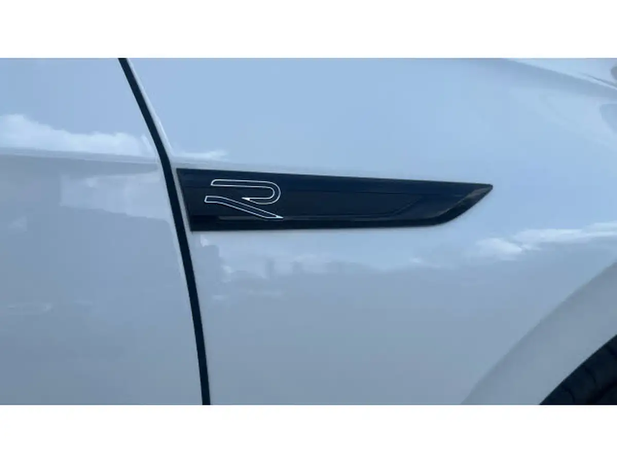 2023-volkswagen-golf-15-etsi-r-line-hatchback-big-33
