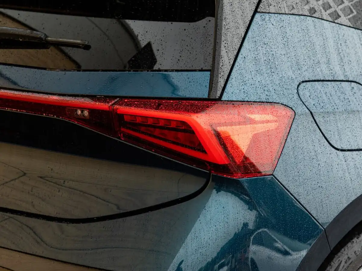 2022-cupra-born-e-v3-204ps-58kwh-big-8