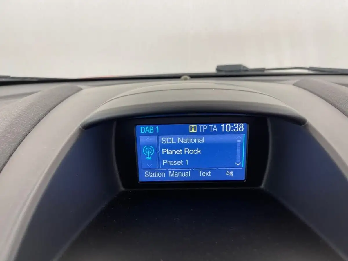 2017-ford-fiesta-125-zetec-3d-big-12