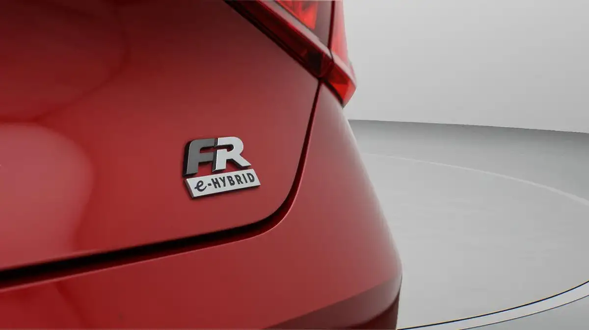 2021-seat-leon-14-e-hybrid-fr-hatchback-big-21