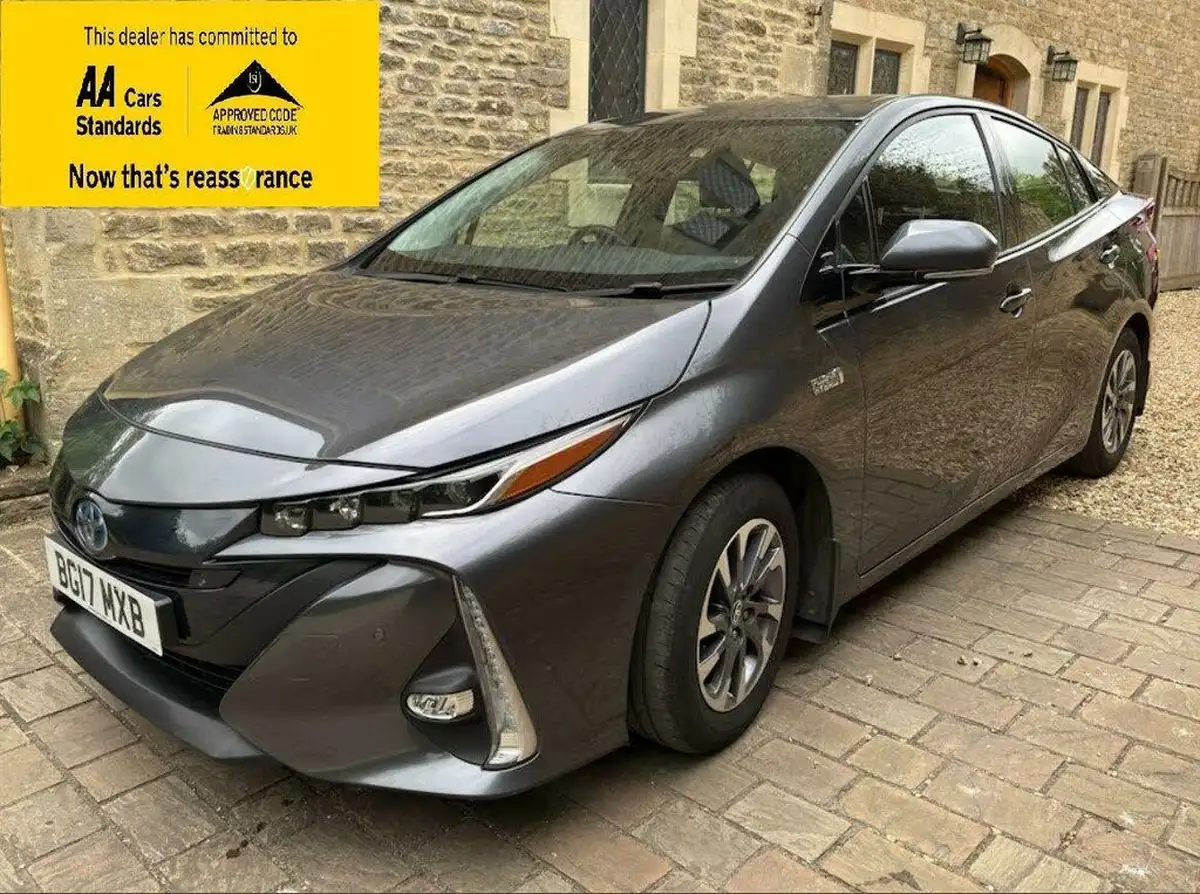 2017-toyota-prius-18-vvt-i-excel-plug-in-big-1