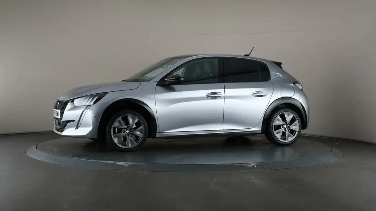 2021-peugeot-208-e-gt-50kwh-big-40