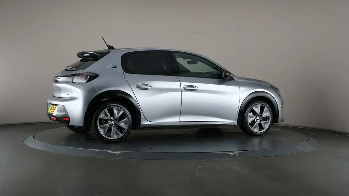 2021-peugeot-208-e-gt-50kwh-big-64