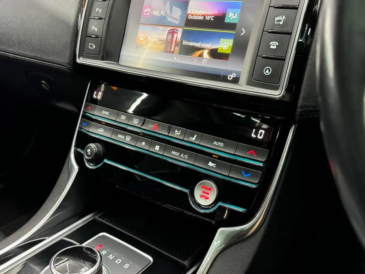 2017-jaguar-xe-20d-portfolio-180ps-awd-ss-1999cc-auto-big-33