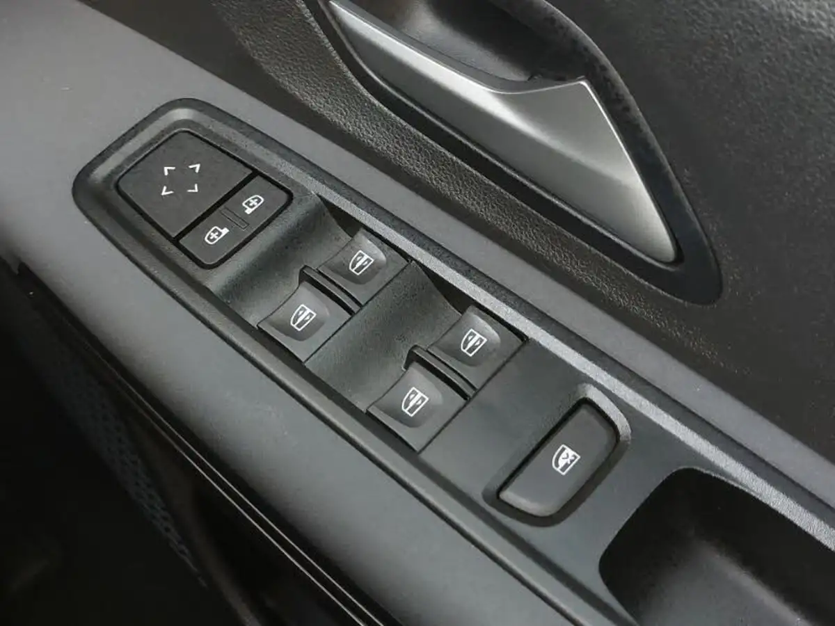 2024-dacia-sandero-stepway-10-tce-extreme-90bhp-big-17