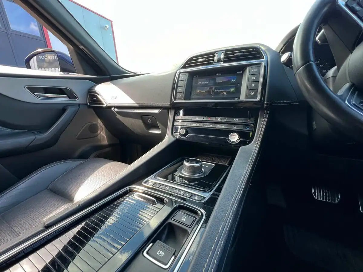 2018-jaguar-f-pace-20-i4d-r-sport-180ps-auto-big-33