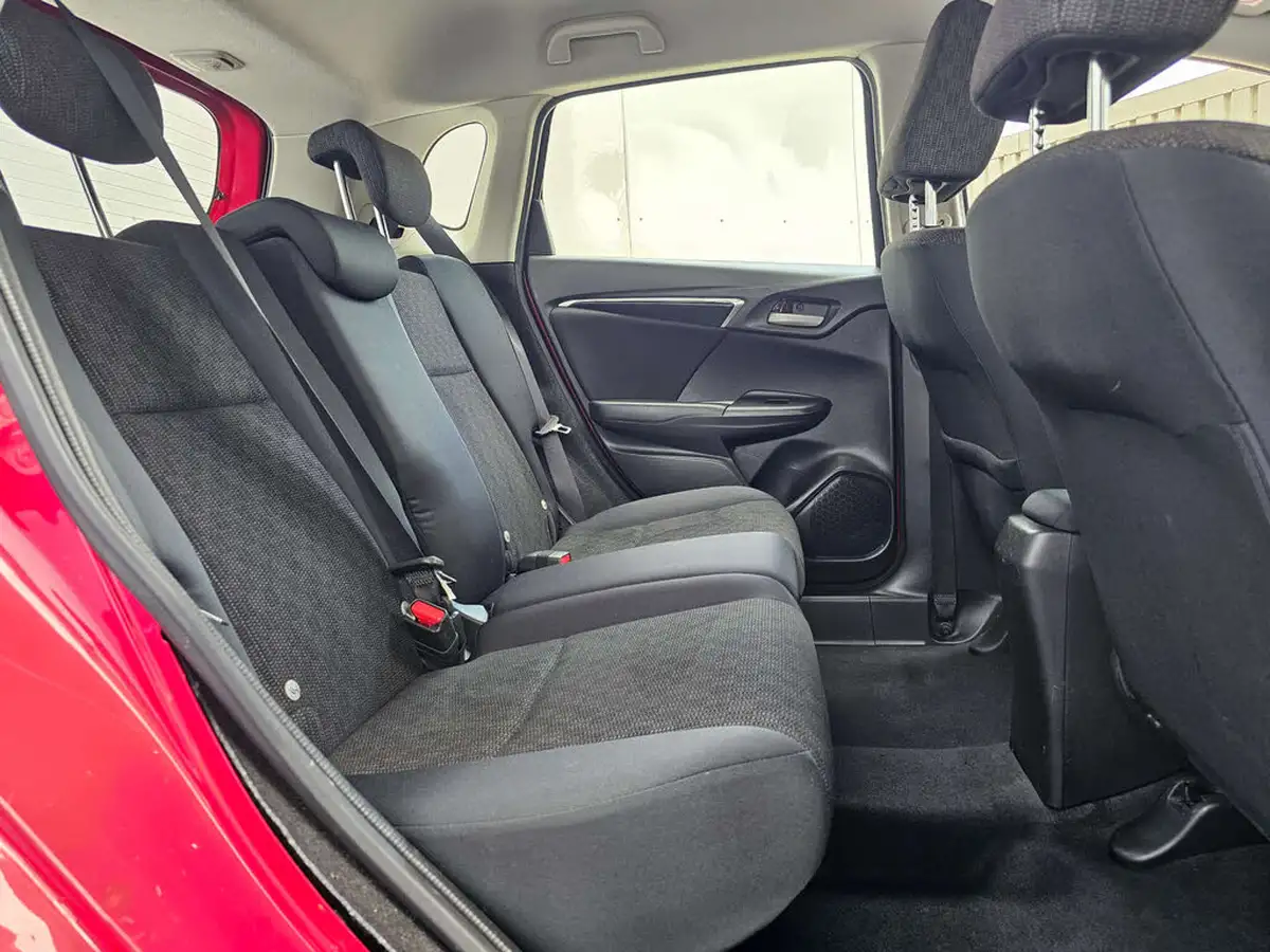 2016-honda-jazz-13-i-vtec-se-cvt-big-6