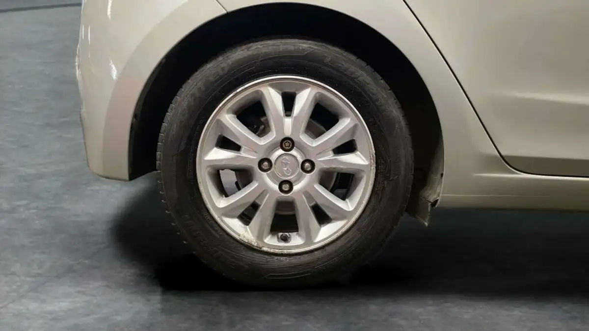 2017-hyundai-i20-12-se-hatchback-5d-big-39