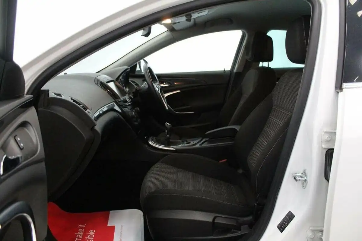 2015-vauxhall-insignia-20cdti-sri-140ps-navss-ecoflex-hatchback-5d-big-47