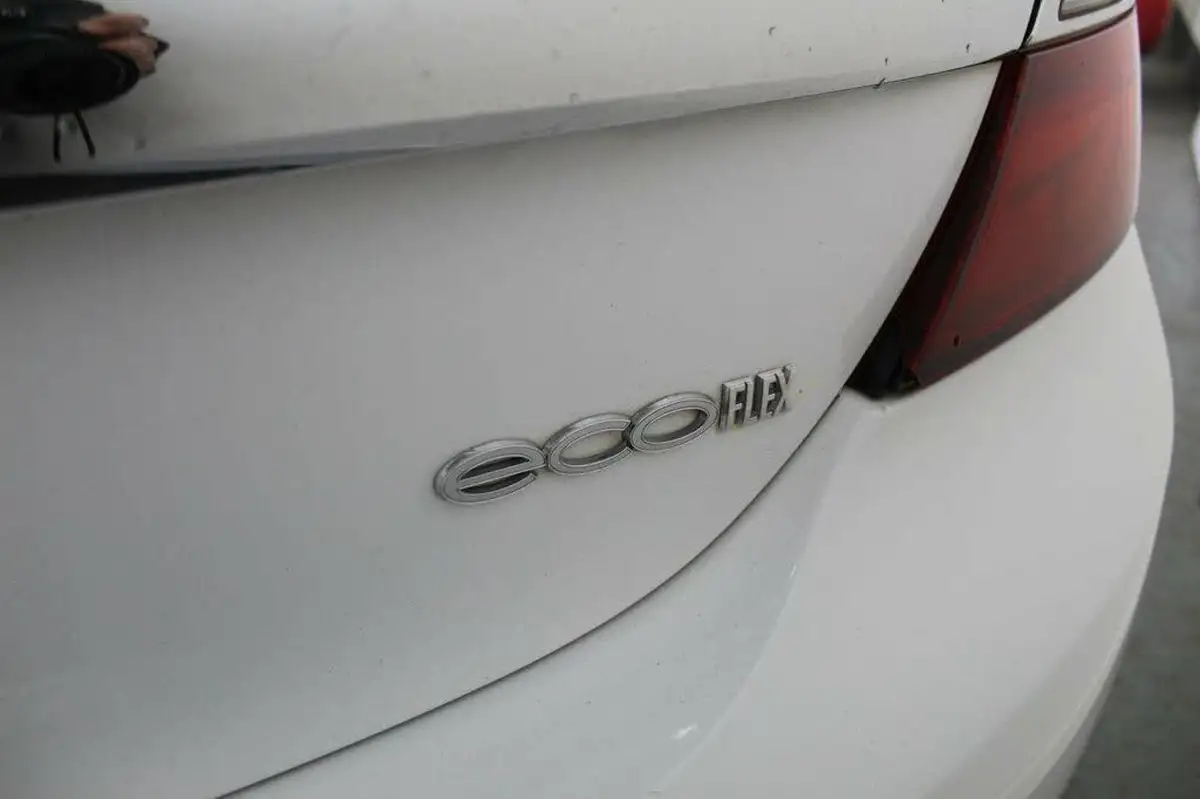 2015-vauxhall-insignia-20cdti-sri-140ps-navss-ecoflex-hatchback-5d-big-19