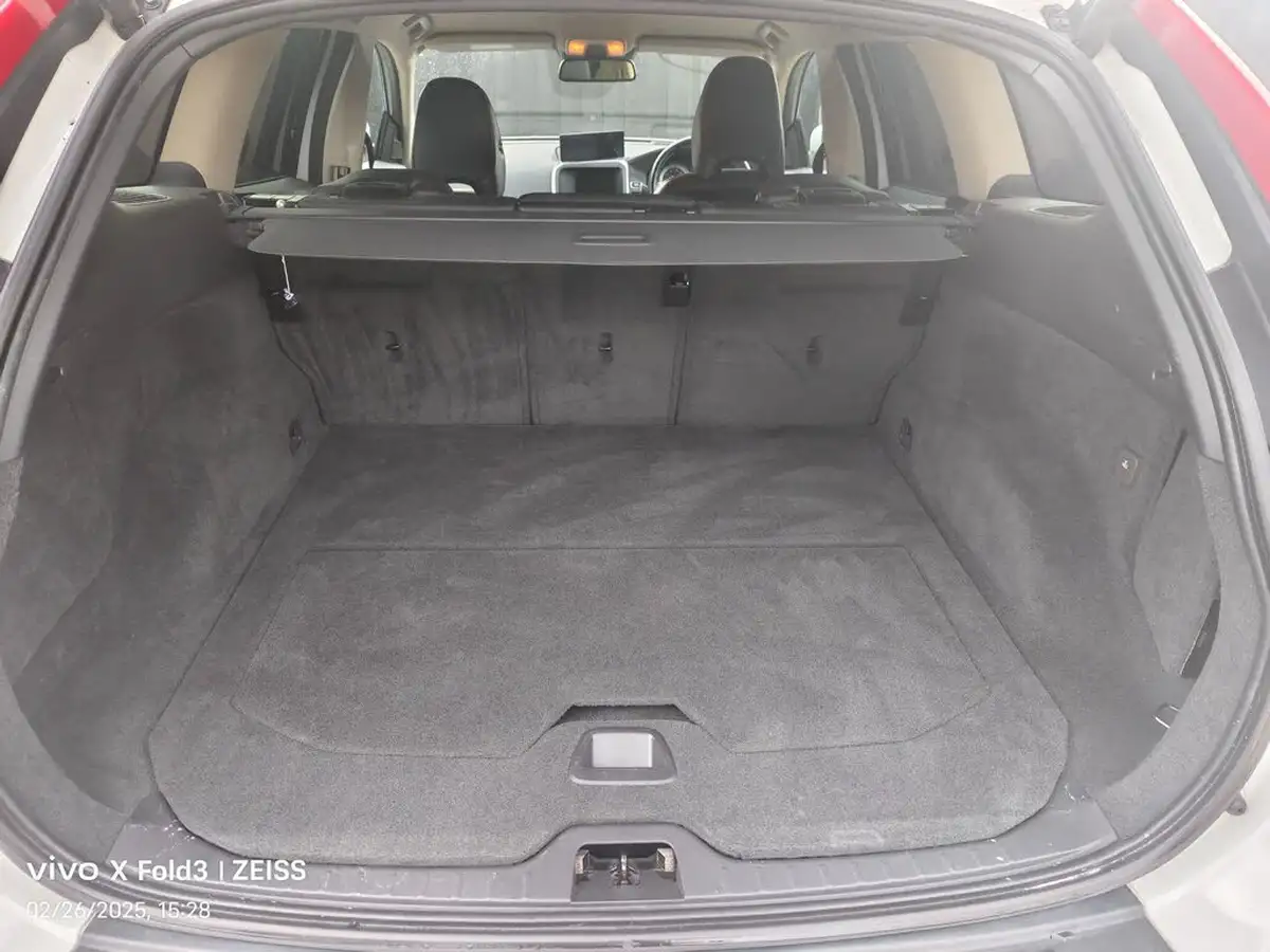 2012-volvo-xc60-big-13