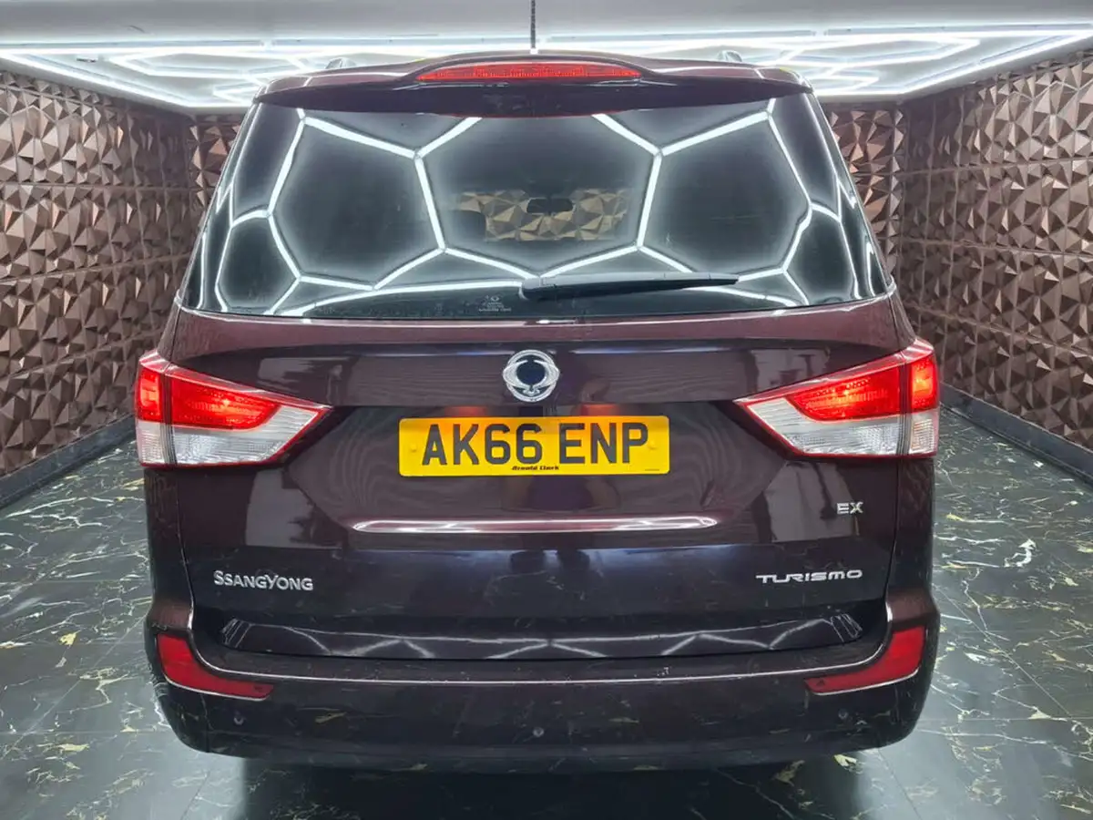 2016-kgm-ssangyong-turismo-22td-ex-big-2