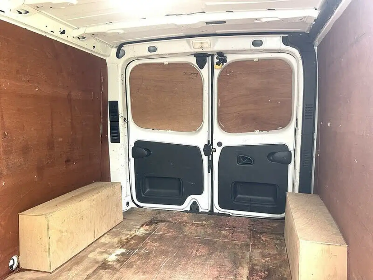 2017-vauxhall-vivaro-16cdti-2900-l2h1-120pseu6-panel-van-big-26