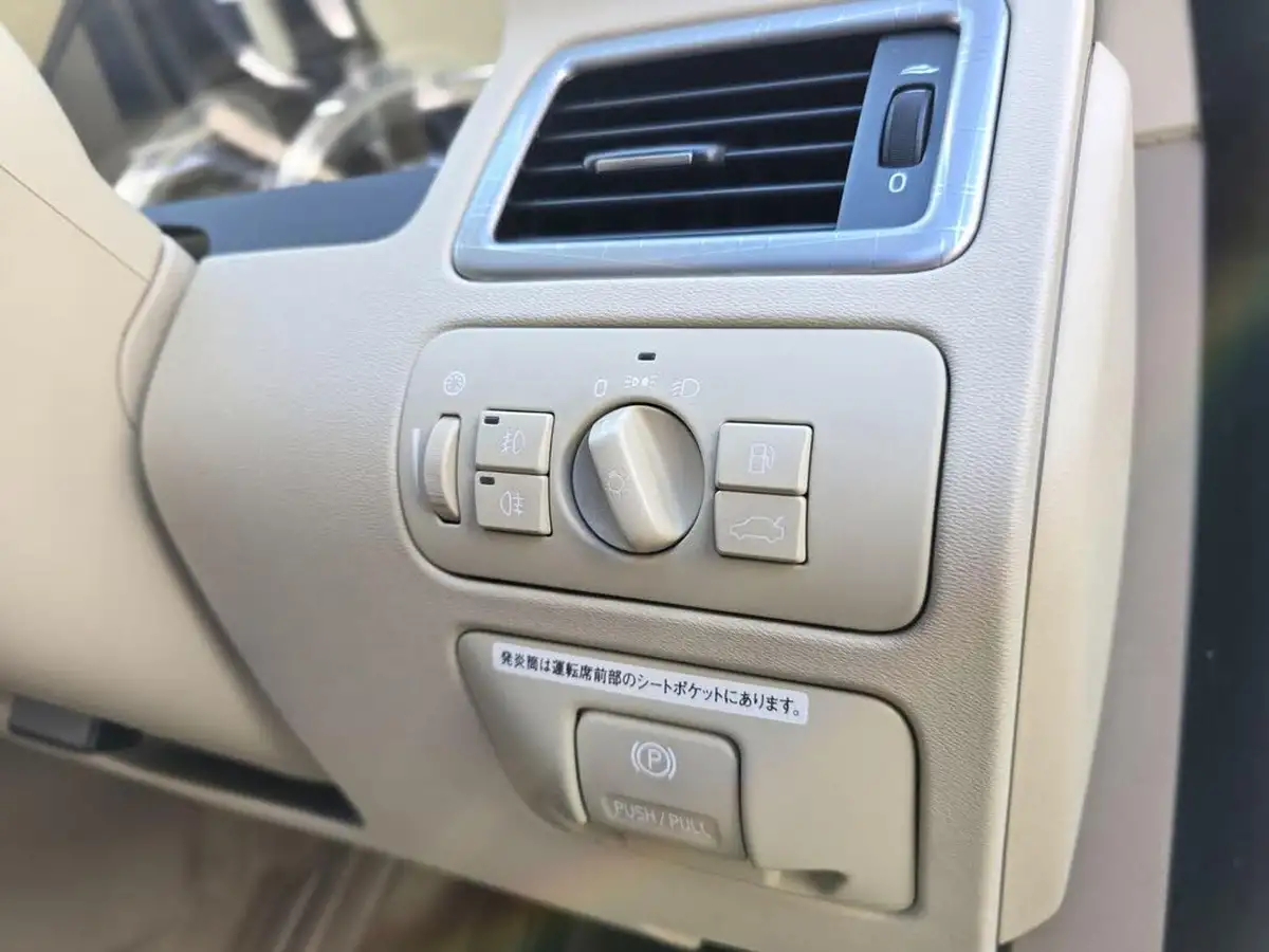 2011-volvo-xc70-30-t6-se-big-28