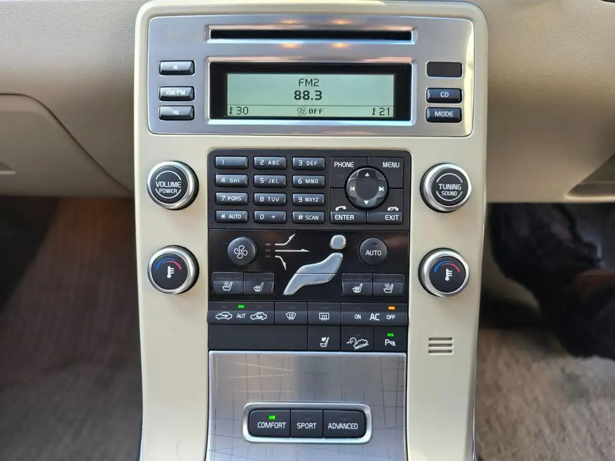 2011-volvo-xc70-30-t6-se-big-76