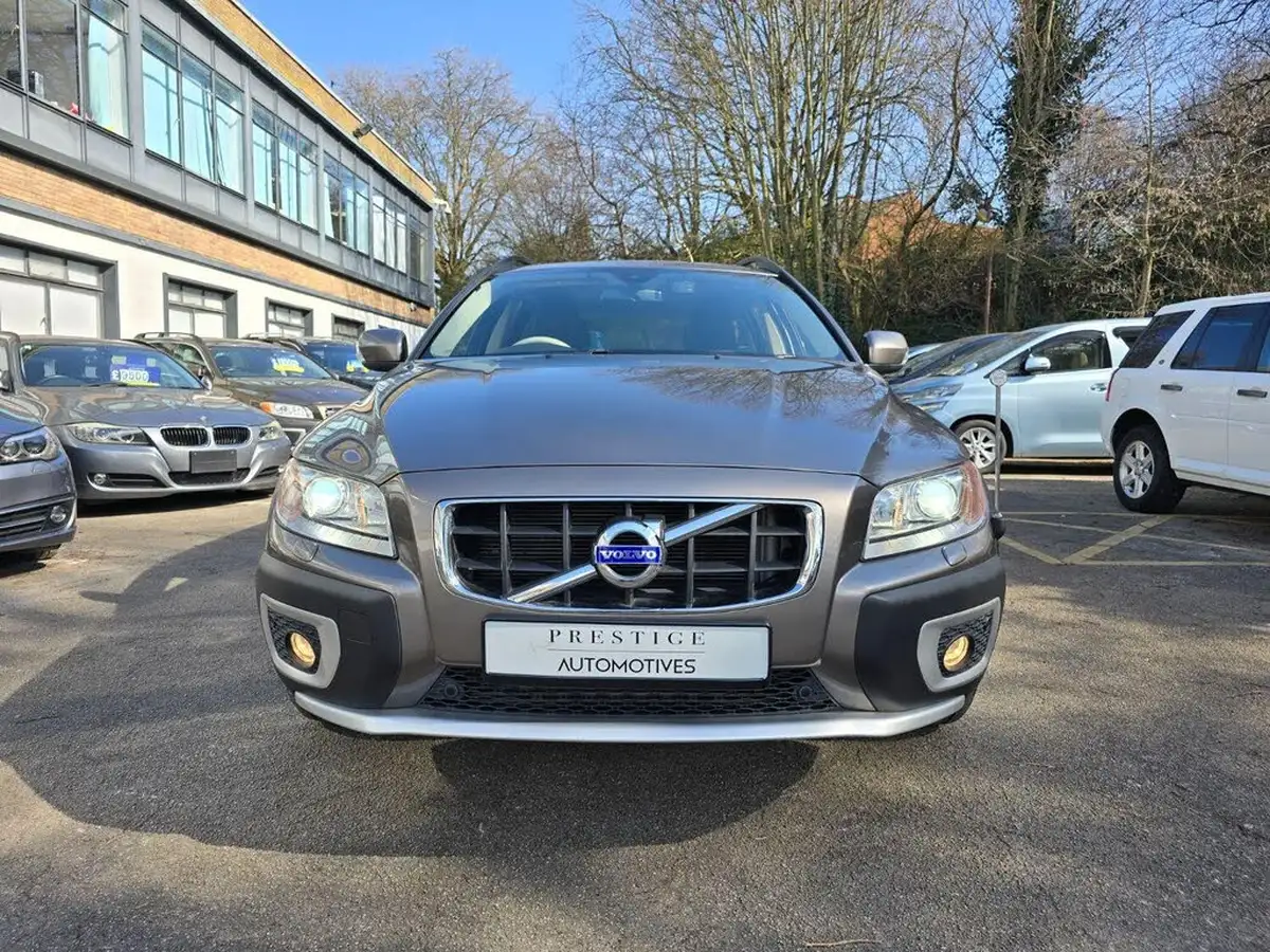 2011-volvo-xc70-30-t6-se-big-4