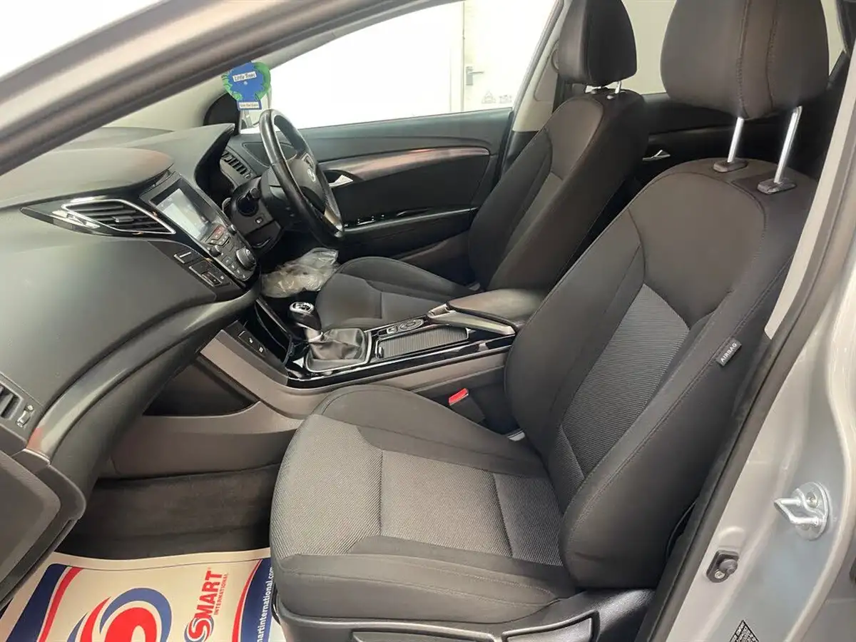 2019-hyundai-i40-16crdi-se-nav-115ps-tourer-5d-big-15