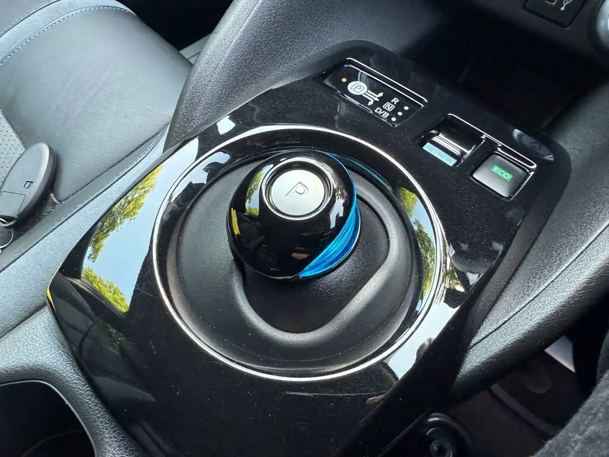 2021-nissan-leaf-e-tekna-big-25