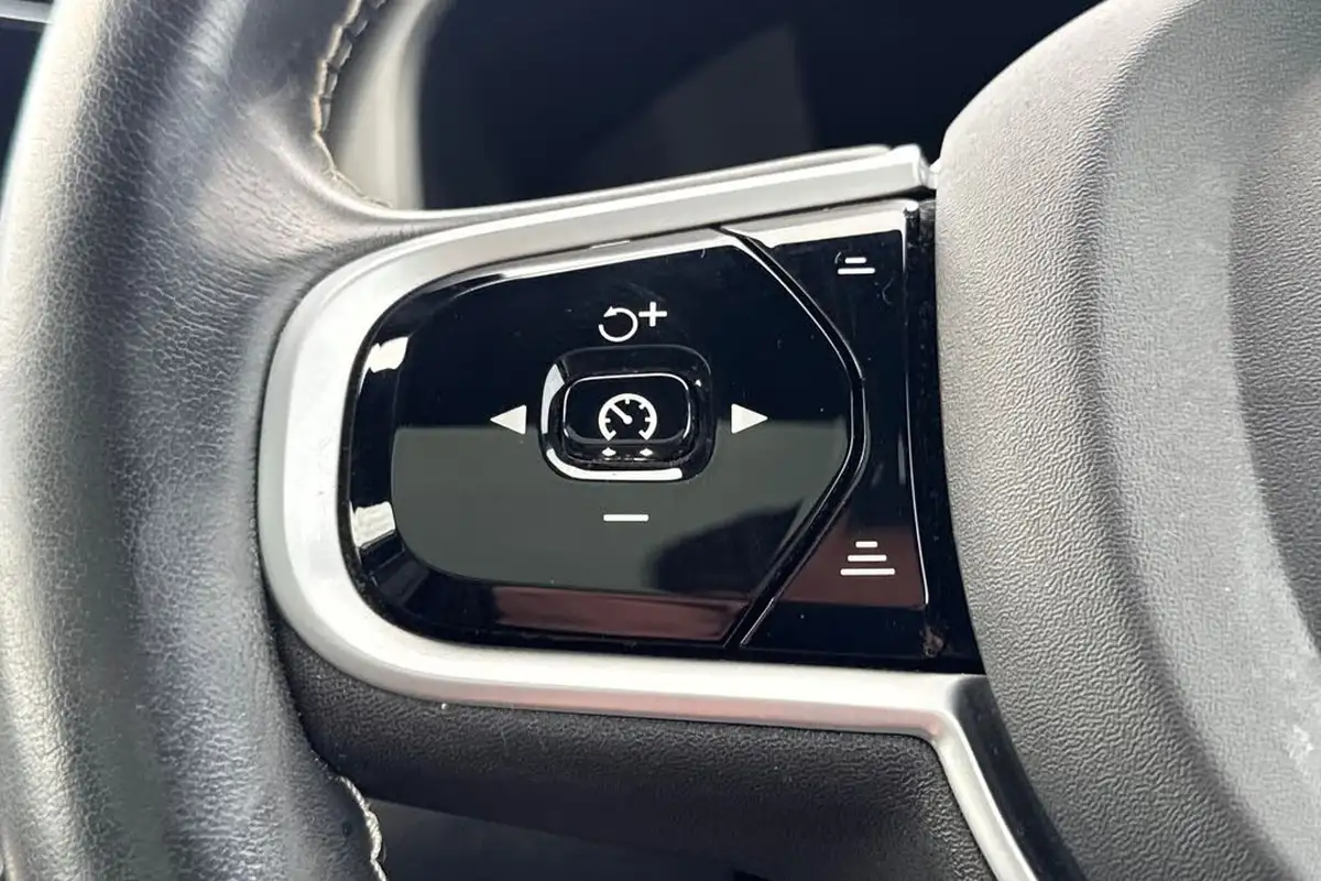 2020-volvo-xc60-20td-b4-r-design-awd-big-10