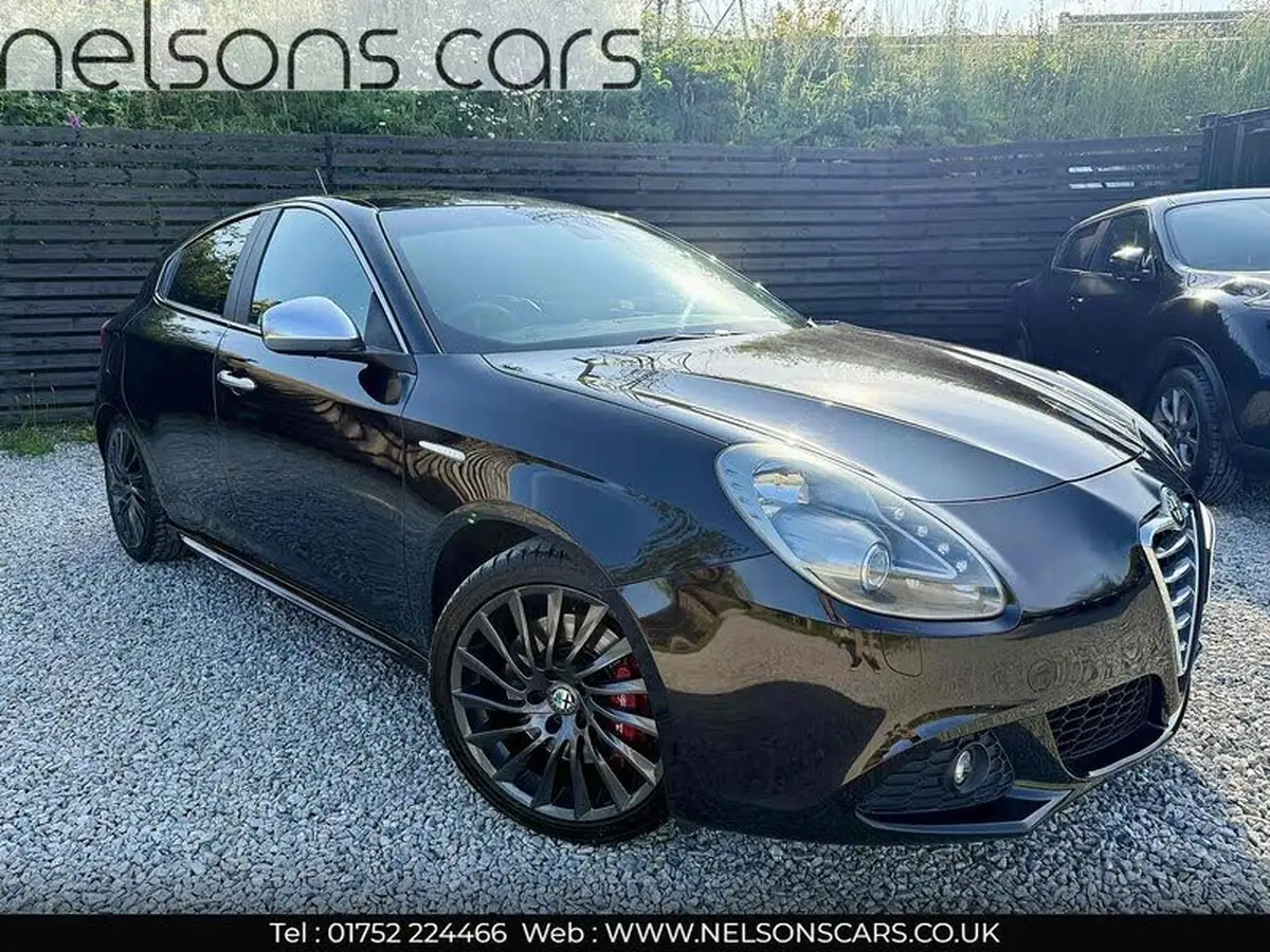 2013-alfa-romeo-giulietta-18-1750-tbi-cloverleaf-big-0