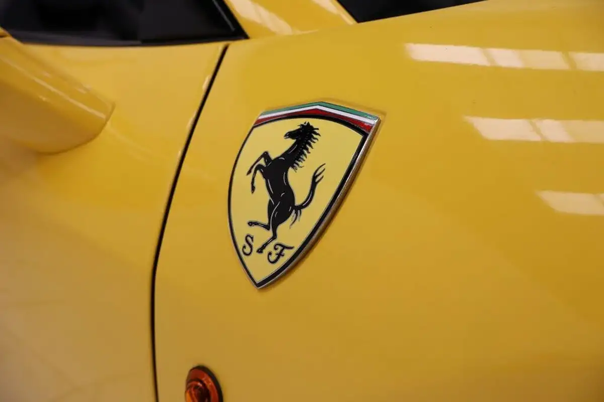 2012-ferrari-458-45-spider-big-8