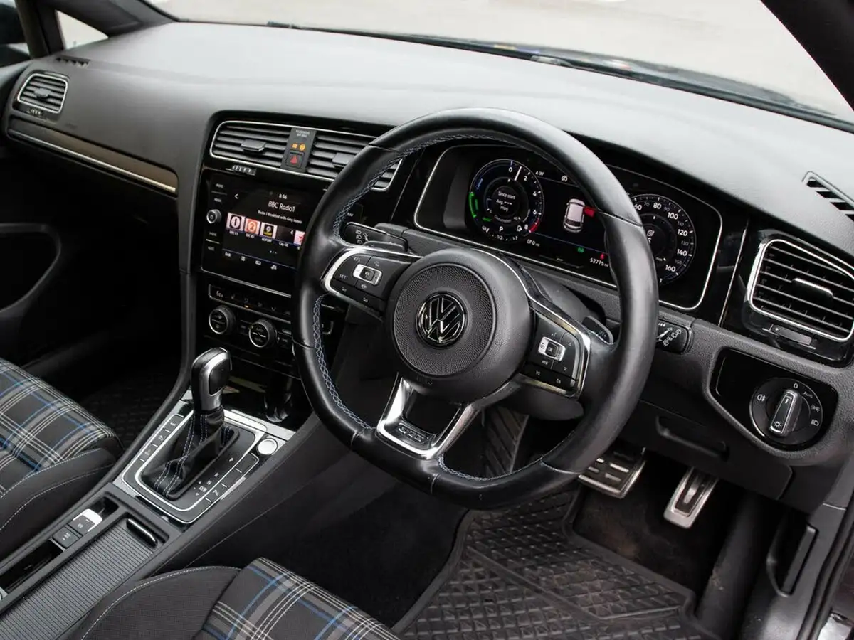 2020-volkswagen-golf-14-tsi-gte-advance-big-3
