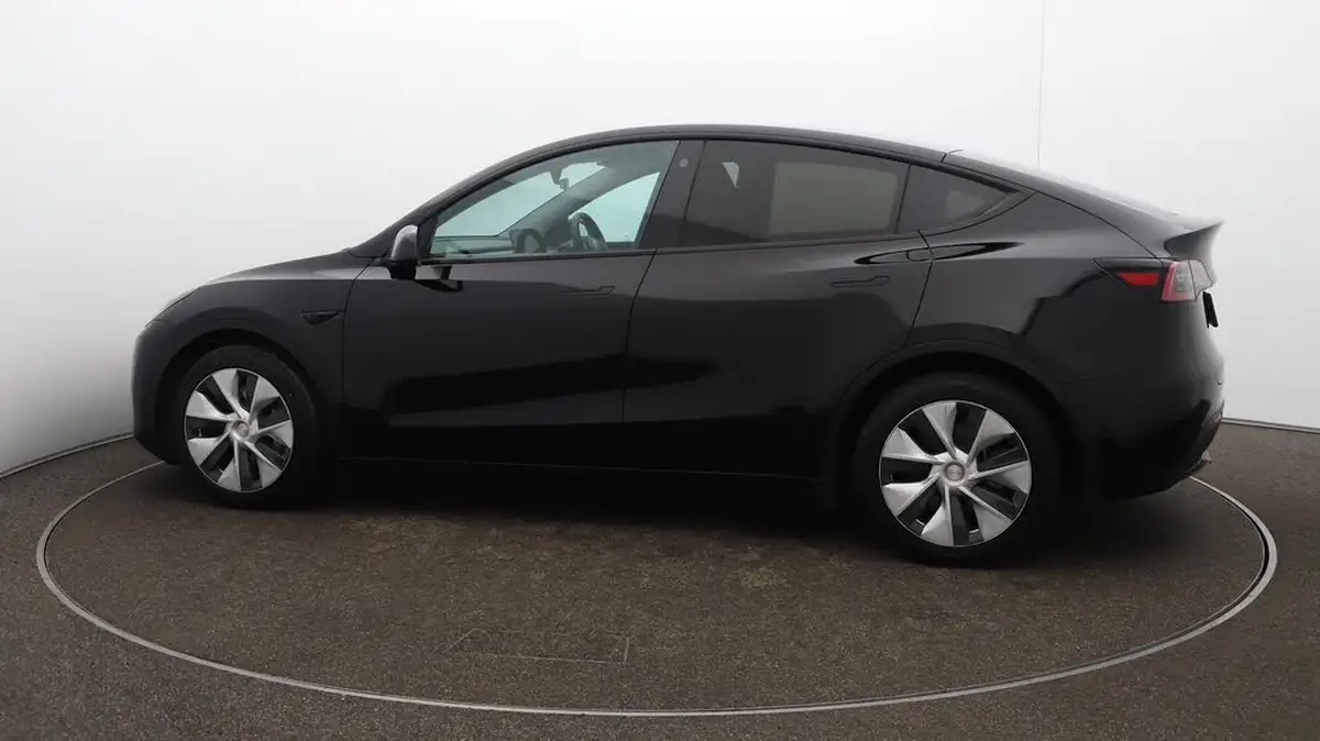 2022-tesla-model-y-e-rwd-big-57