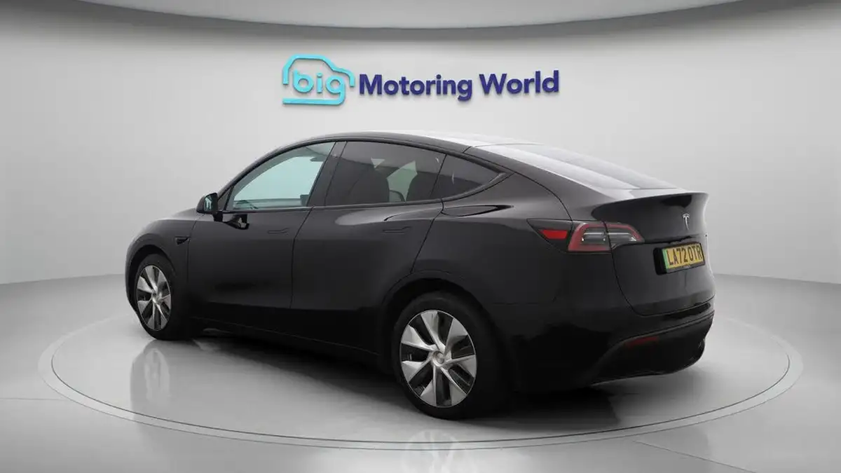 2022-tesla-model-y-e-rwd-big-5