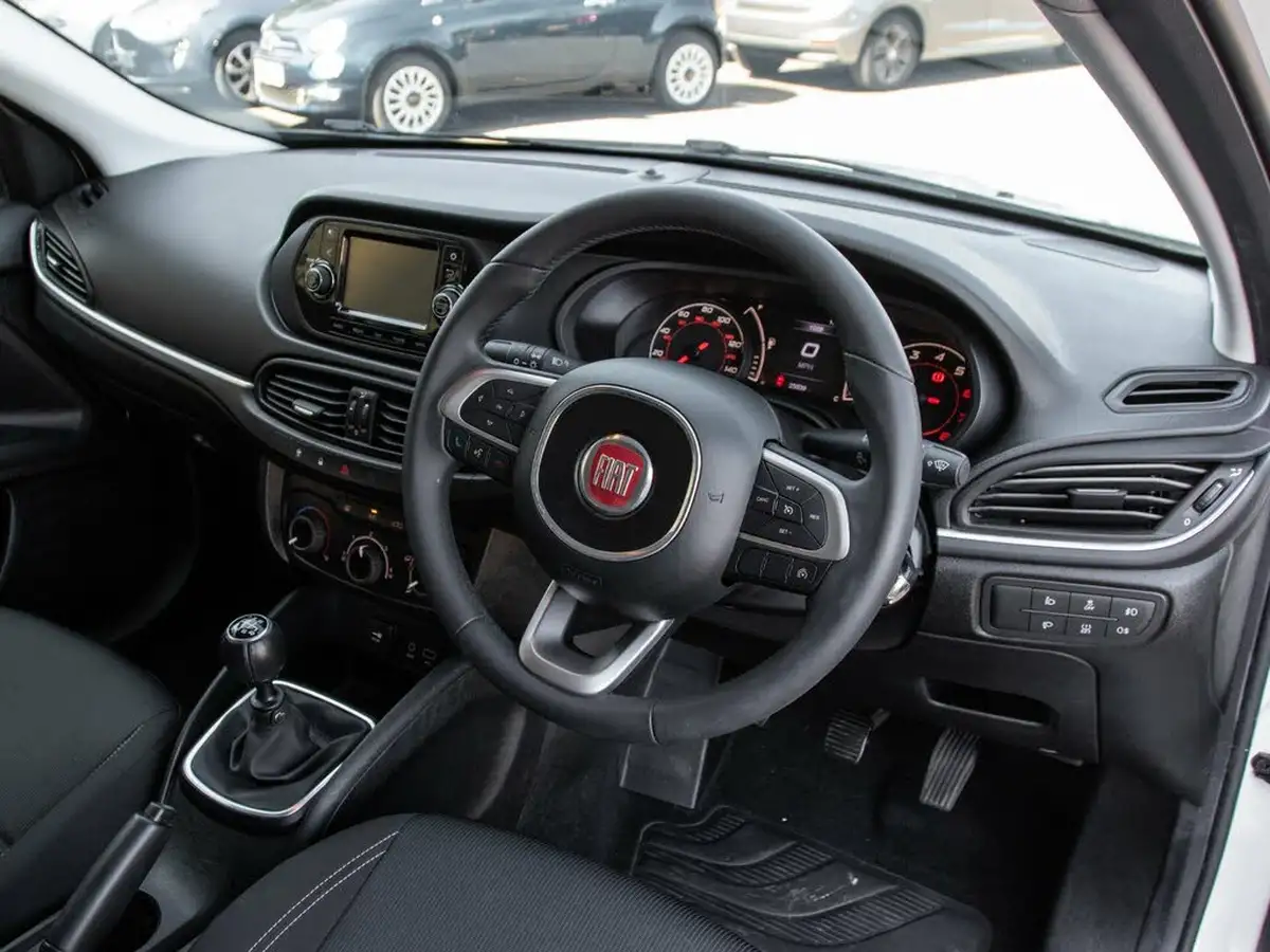 2018-fiat-tipo-14-easy-plus-hatchback-big-3