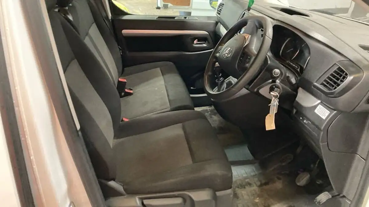2021-toyota-proace-verso-15d-shuttle-l1-big-5