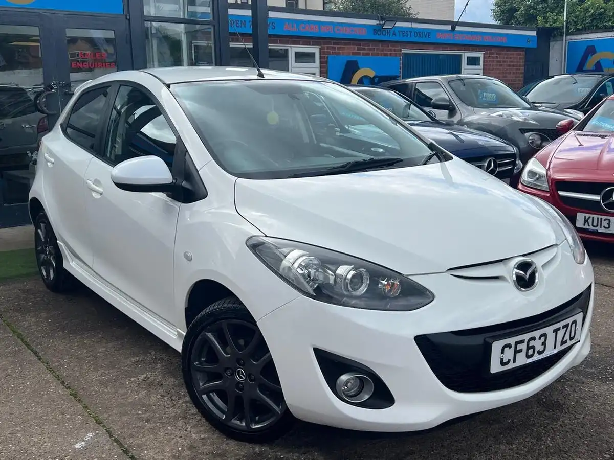 2013-mazda-mazda2-13-venture-big-17