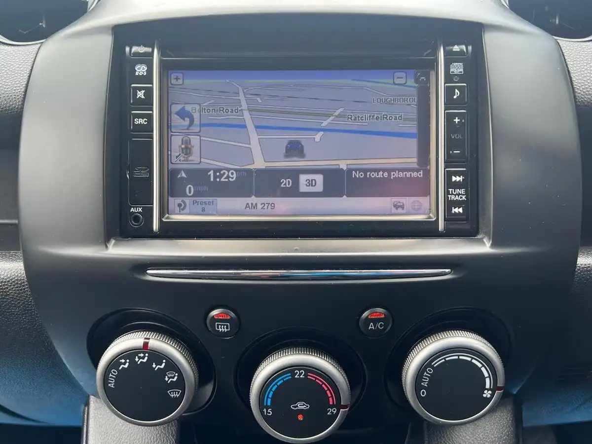 2013-mazda-mazda2-13-venture-big-21