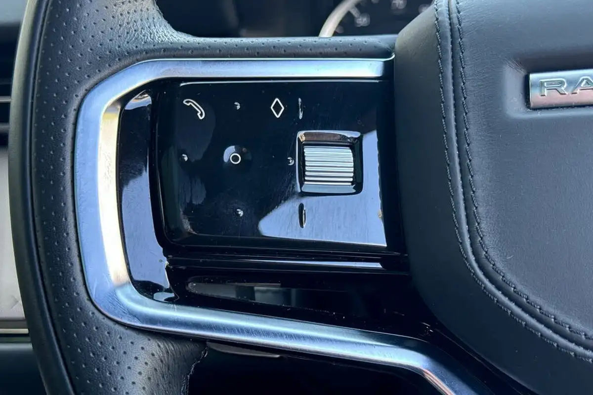 2022-land-rover-range-rover-evoque-20-d200-r-dynamic-hse-big-10