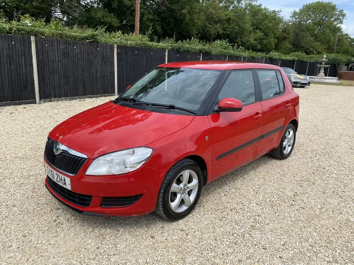 2012-skoda-fabia-14-se-mpi-85bhp-hatchback-big-6