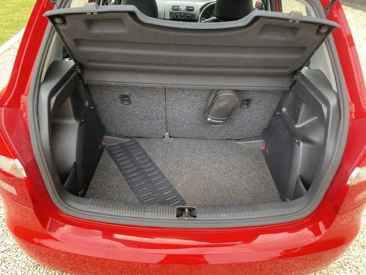 2012-skoda-fabia-14-se-mpi-85bhp-hatchback-big-10