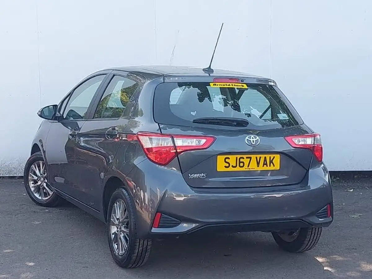 2017-toyota-yaris-15-vvt-i-icon-tech-111bhp-1497cc-big-1