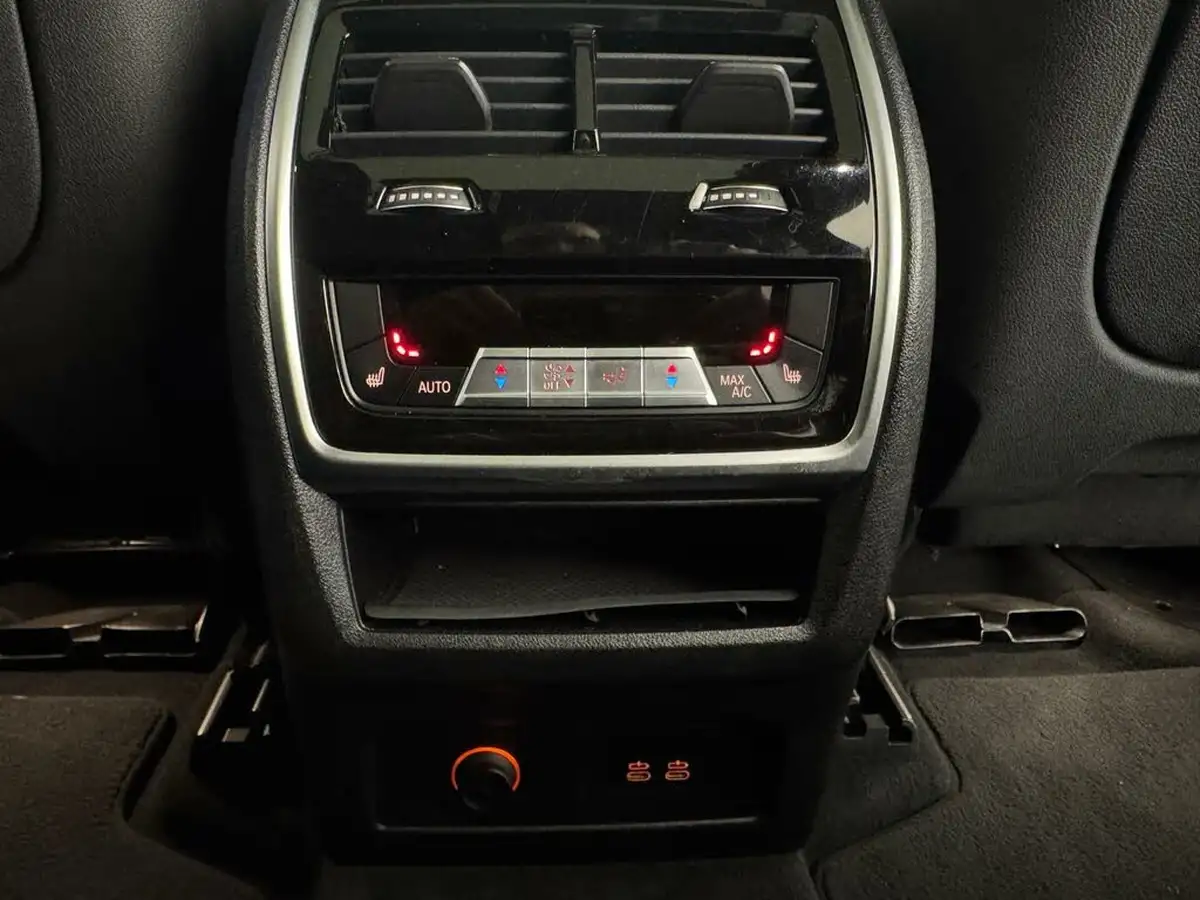 2019-bmw-x7-30-xdrive40i-m-sport-big-23