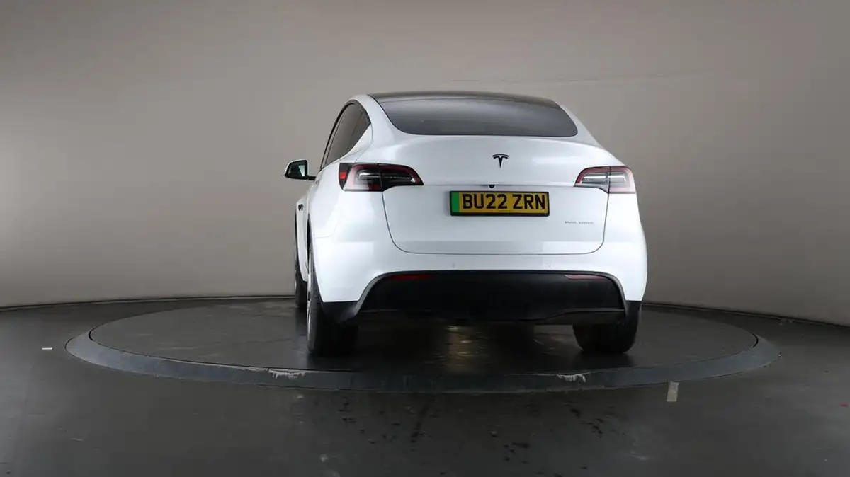 2022-tesla-model-y-e-long-range-big-46