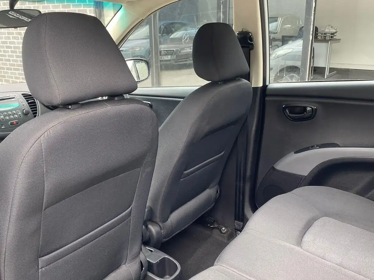 2009-hyundai-i10-12-comfort-76bhp-big-26